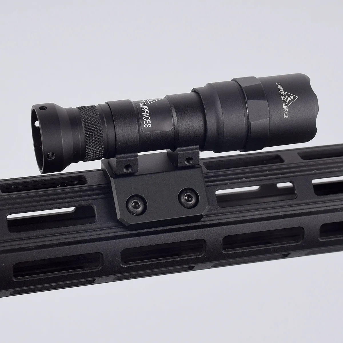 Linterna táctica SureFire M300 - Hunting Outdoor Store reseña y precio